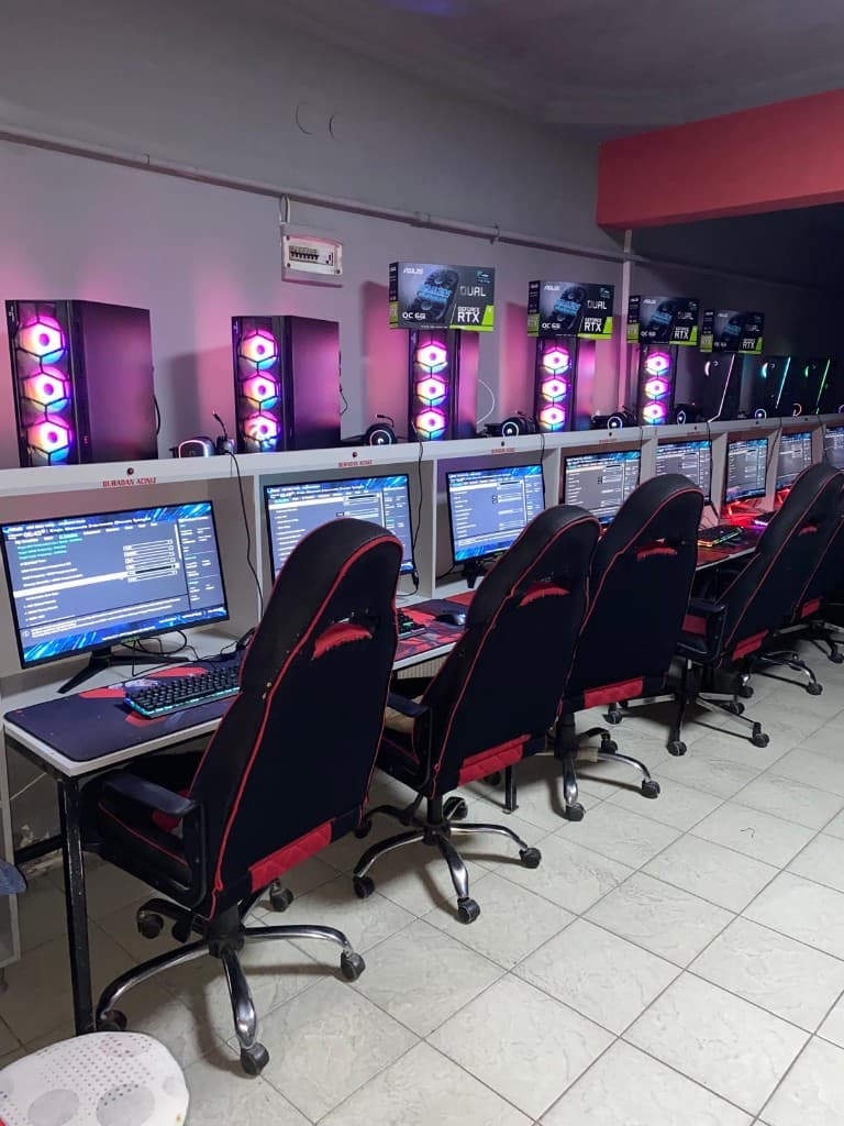 İnternet kafe gaming alanı