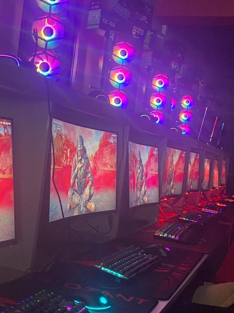 İnternet kafe gaming alanı