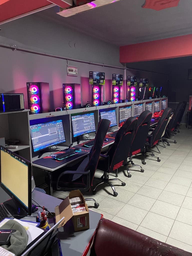 İnternet kafe gaming alanı