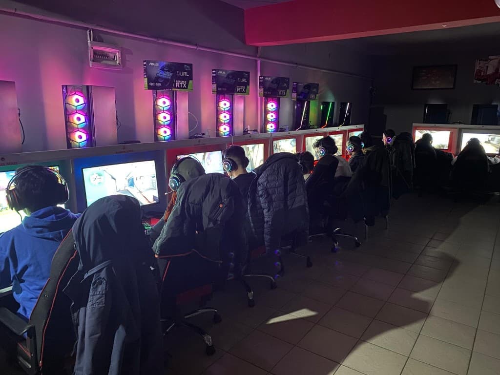 İnternet kafe gaming alanı