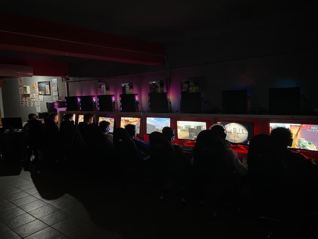 İnternet kafe gaming alanı